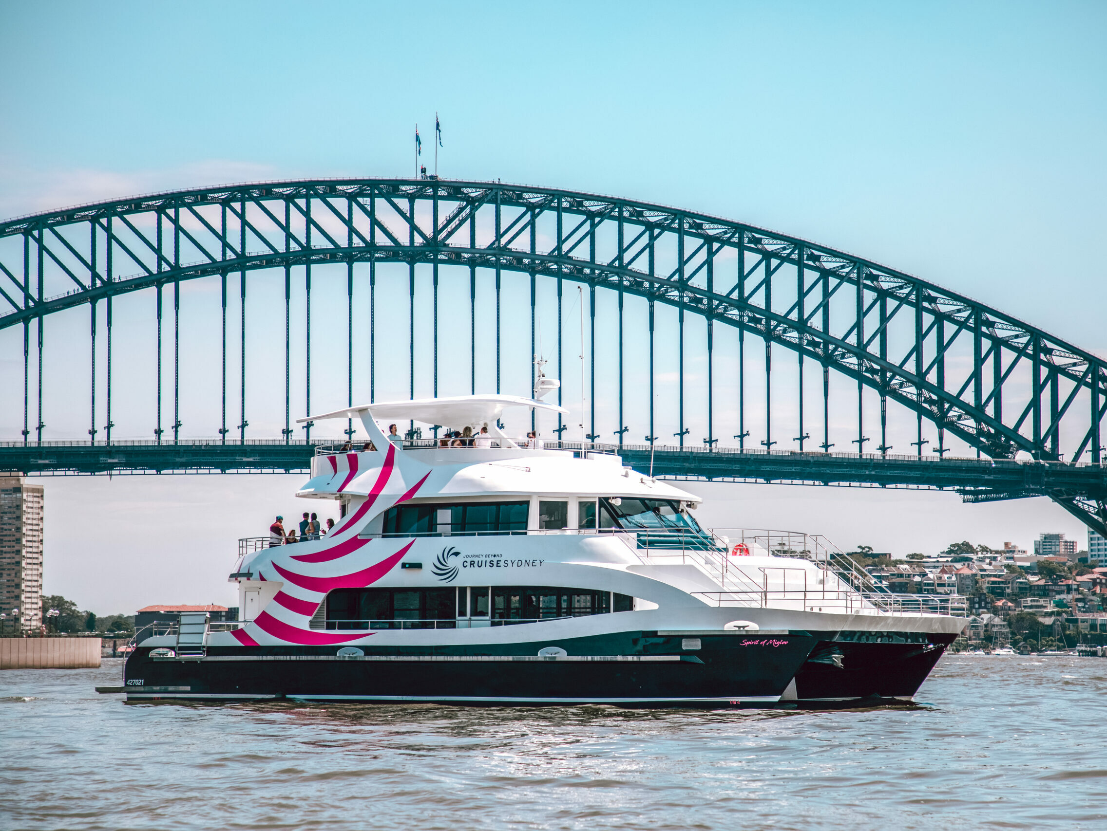 lunch cruise with music on sydney harbour